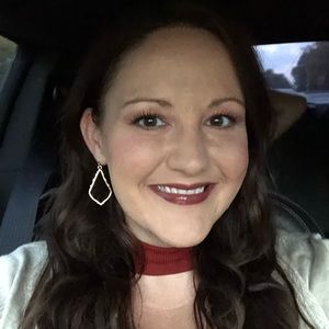 Meet your Posher, Elizabeth